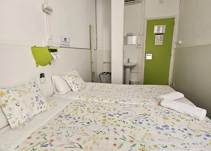 Central And Basic Universitat For Young Hostel Barcellona